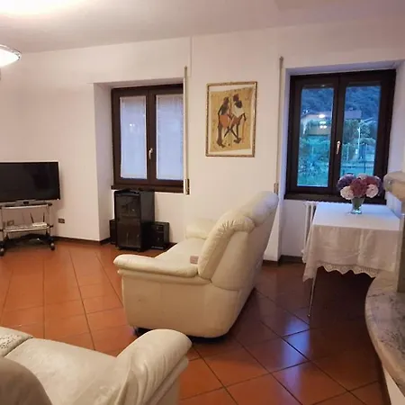 Casa Romilda With Garden And Wi-fi Hébergement de vacances Colico